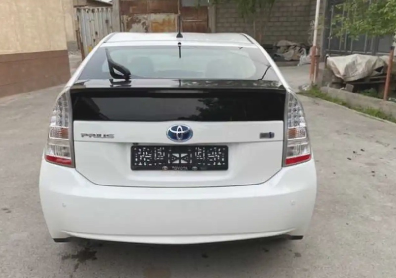 Заднее стекло от Toyota Prius